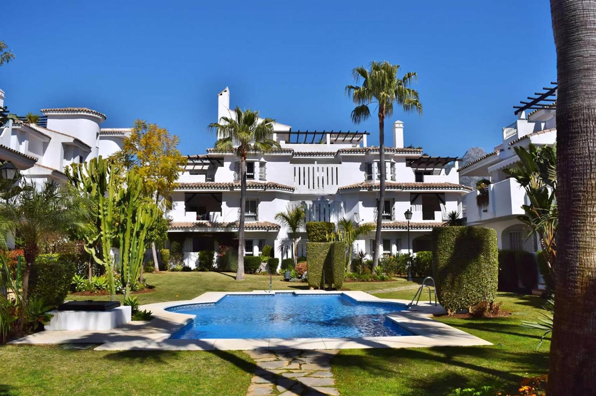 Apartment Atico Duplex Urbanizacion Naranjos Marbella